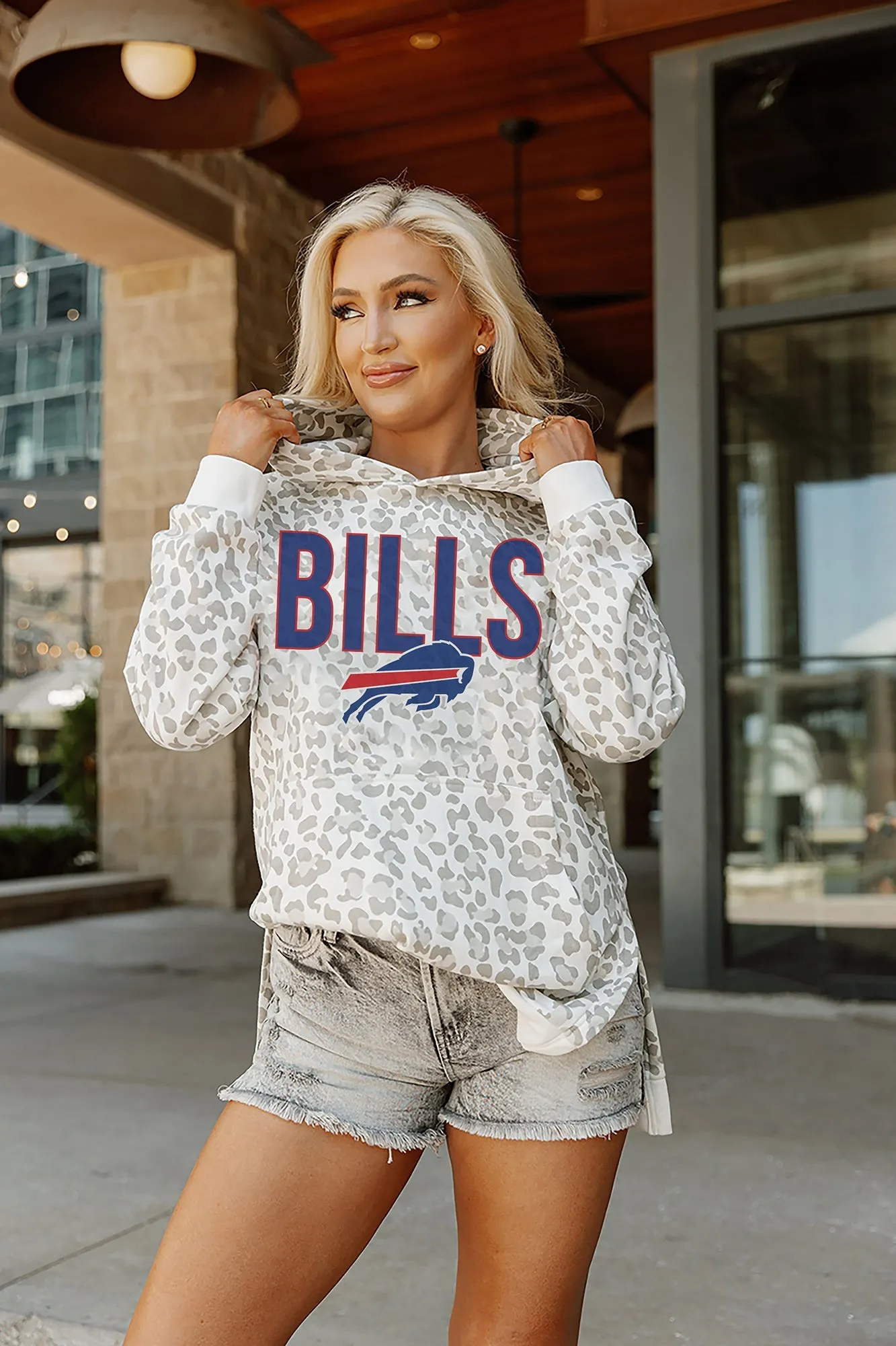 BUFFALO BILLS SIDELINE HOODED LEOPARD FLEECE PULLOVER WITH FRONT POCKET AND SIDE-SLIT DETAIL